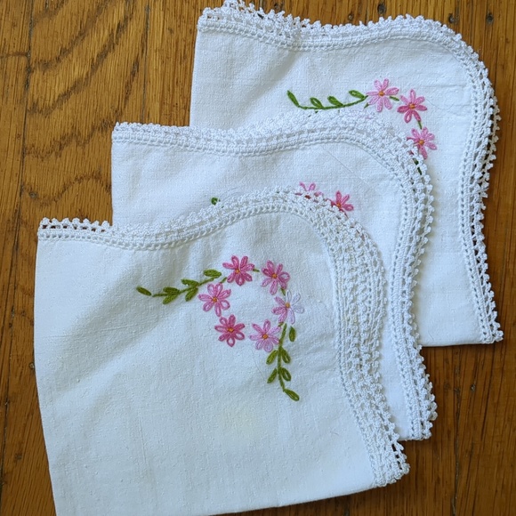 Lot of vintage linen embroidered napkins - Picture 2 of 6